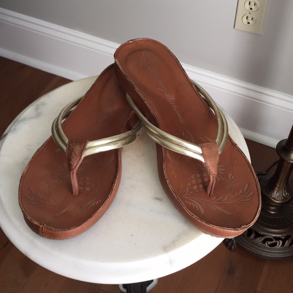 Gold leather Tommy Bahama sandal